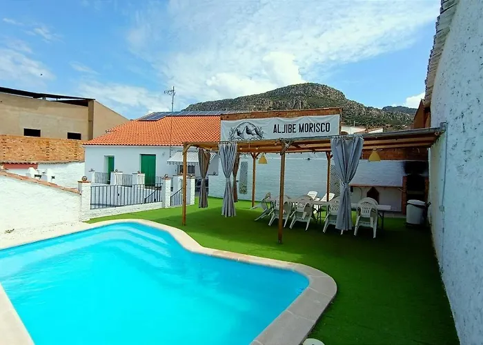 Aljibe Morisco - - *